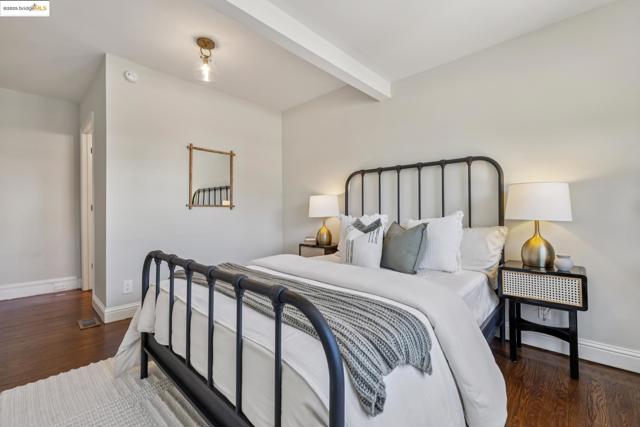612 Longridge Rd, Oakland CA: https://media.crmls.org/mediaz/a9e1f832-392b-4919-9919-6d41a89e19b4.jpg