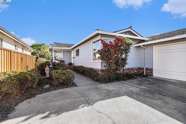 612 Glenwood Isle, Alameda, California 94501, 3 Bedrooms Bedrooms, ,2 BathroomsBathrooms,Single Family Residence,For Sale,Glenwood Isle,41083571