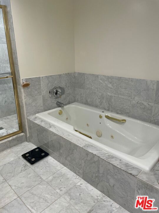 10520 Wilshire Boulevard, Los Angeles CA: https://media.crmls.org/mediaz/a9e21364-de08-4d74-b01a-3d5acdfc8920.jpg