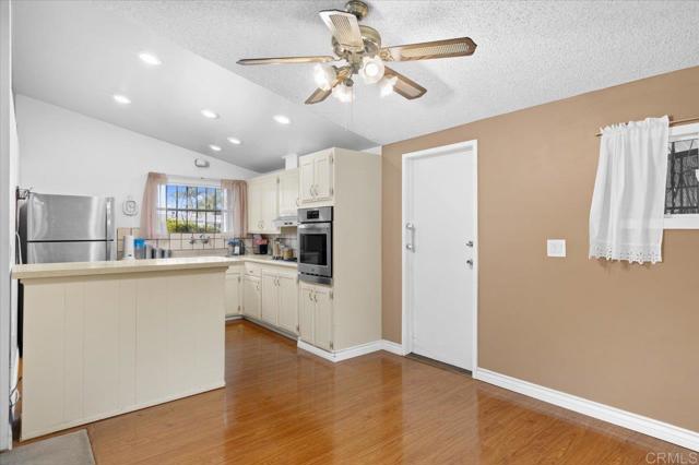 Detail Gallery Image 9 of 31 For 2735 Mission Village Dr, San Diego,  CA 92123 - 4 Beds | 2 Baths