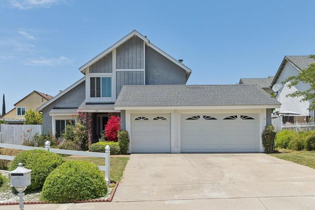 946 Carriage Drive, San Marcos CA: https://media.crmls.org/mediaz/a9e31952-e5e6-457f-9d24-deec43fced4d.jpg