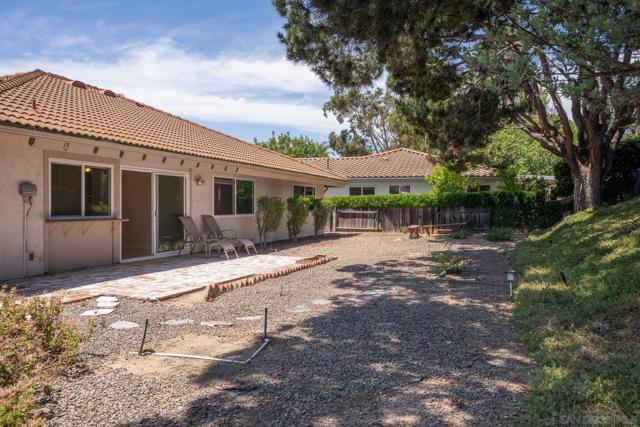 17893 Corte Emparrado, San Diego CA: https://media.crmls.org/mediaz/a9e3580f-9484-406a-a5d6-94d7986ed166.jpg