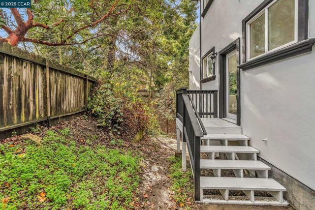 2785 Butters Dr, Oakland CA: https://media.crmls.org/mediaz/a9e377c3-3898-4ebc-8285-38082f783358.jpg