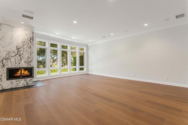2306 Heatherbank Court, Thousand Oaks CA: https://media.crmls.org/mediaz/a9e37edd-bbe3-46e1-ad7e-04e90c251bb5.jpg