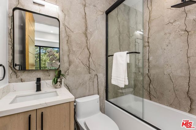 14899 Round Valley Drive, Sherman Oaks CA: https://media.crmls.org/mediaz/a9e38aaf-c432-4771-b973-974fd2d6fd91.jpg