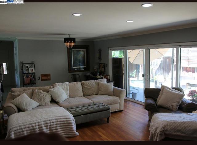 4017 Silver St, Pleasanton CA: https://media.crmls.org/mediaz/a9e38f06-bb70-4f5f-bfde-fca566bc9935.jpg