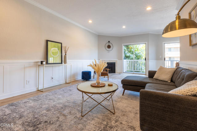 Detail Gallery Image 4 of 26 For 5135 Zelzah Ave #107,  Encino,  CA 91316 - 2 Beds | 2 Baths