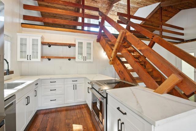 4528 Soquel Wharf Road, Soquel CA: https://media.crmls.org/mediaz/a9e3f518-0d3c-4885-9043-e54152d87ade.jpg