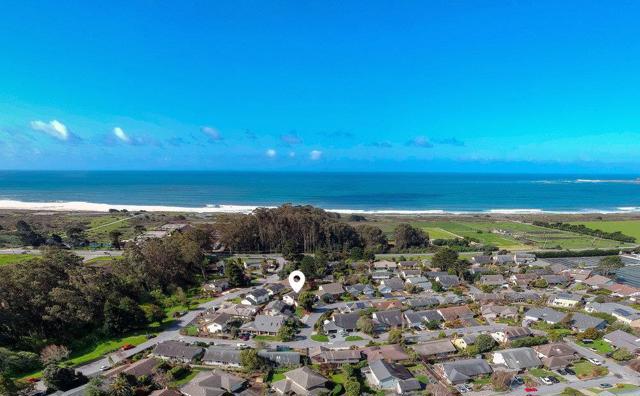 2008 Touraine Lane, Half Moon Bay CA: https://media.crmls.org/mediaz/a9e4d8e6-cb8d-4f9d-8b20-06edcfa4535b.jpg