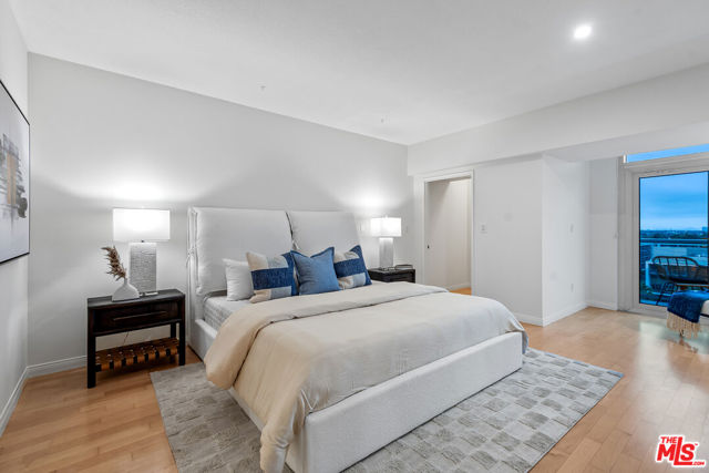 13600 Marina Pointe Drive, Marina del Rey CA: https://media.crmls.org/mediaz/a9e55884-b517-4177-86a9-e735b998c817.jpg
