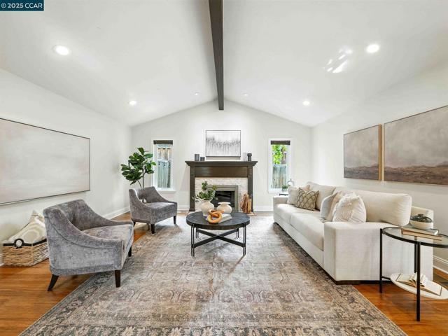 218 Jewel Ter, Danville CA: https://media.crmls.org/mediaz/a9e5969f-7907-4319-9ca2-f964803a4261.jpg