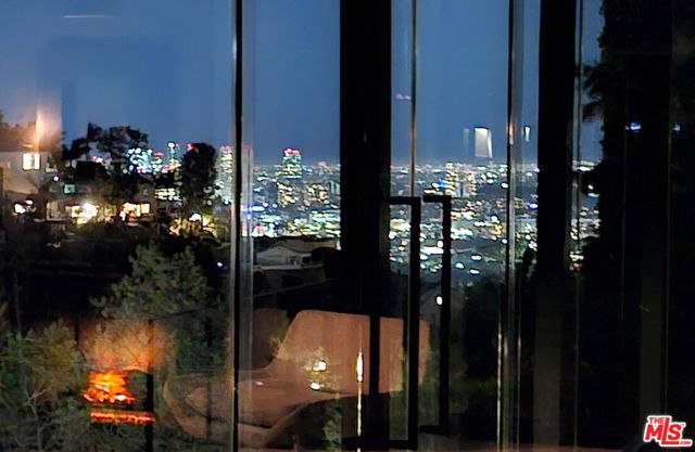 1782 Viewmont Drive, Los Angeles CA: https://media.crmls.org/mediaz/a9e5a632-096f-4e95-89f4-338b72986226.jpg
