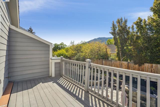 367 Mt Washington Way, Clayton CA: https://media.crmls.org/mediaz/a9e5b2d7-592c-414d-ae3e-3e7ae2f7f5b6.jpg