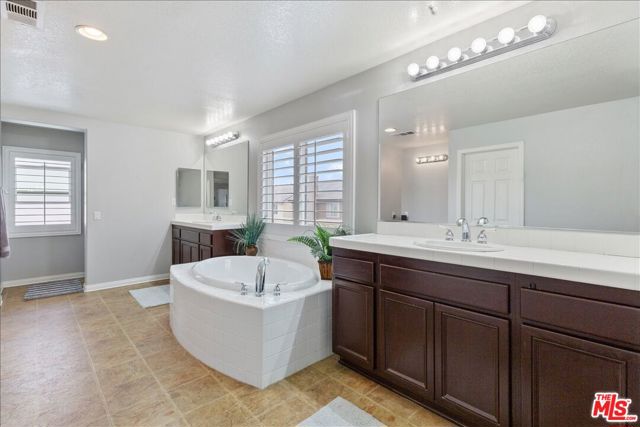 Image 28 of 39 For 7915 Saddletree Court