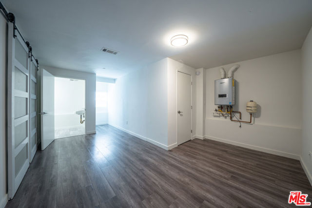 5941 Barton Avenue, Los Angeles CA: https://media.crmls.org/mediaz/a9e67761-3bed-4c27-a6b5-c3a70fe9a987.jpg
