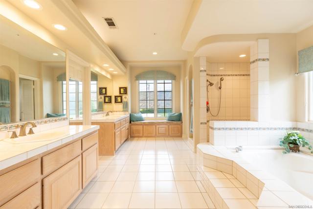2377 Vern Drive, Fallbrook CA: https://media.crmls.org/mediaz/a9e6c10e-4aab-4aef-bbc1-e7f87d528061.jpg