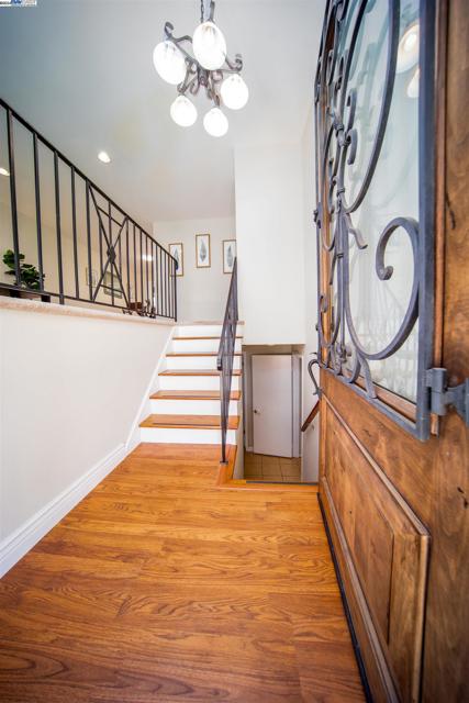 Image 21 of 52 For 4636 Serra Ave