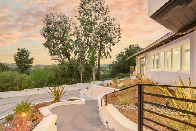 31673 Foxfield Drive, Westlake Village CA: https://media.crmls.org/mediaz/a9e76b9c-1c5e-4e17-b7e0-b24875dbfe64.jpg