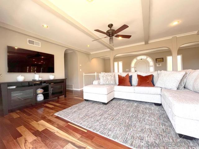4275 Crestview, La Mesa CA: https://media.crmls.org/mediaz/a9e8132c-2ab4-4087-9566-064457eebfe0.jpg