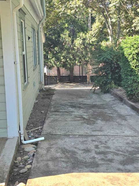 129 Broadway, Jackson CA: https://media.crmls.org/mediaz/a9e835fc-e65a-4385-b925-f005b406096c.jpg