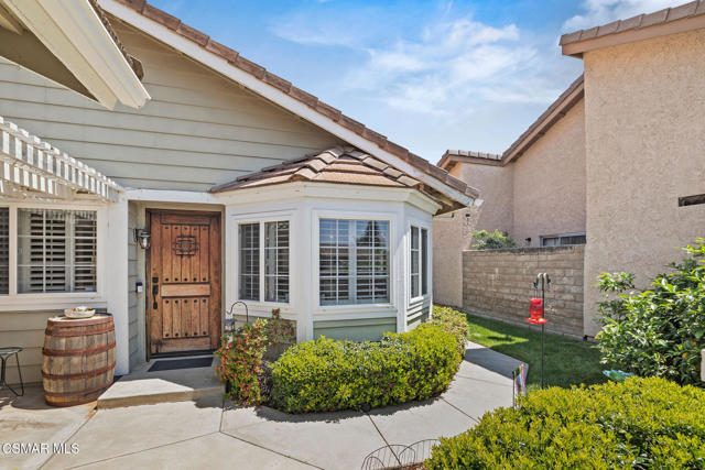 4570 N Vistapark Drive, Moorpark CA: https://media.crmls.org/mediaz/a9e85ad6-a820-47e1-aabb-ea7ecdf8b85a.jpg
