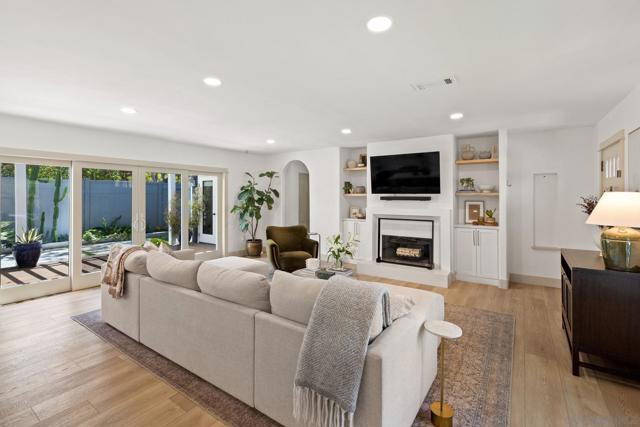 4725 Adams Ave, San Diego CA: https://media.crmls.org/mediaz/a9e88ff5-1914-4542-92cb-76f2d9f45848.jpg