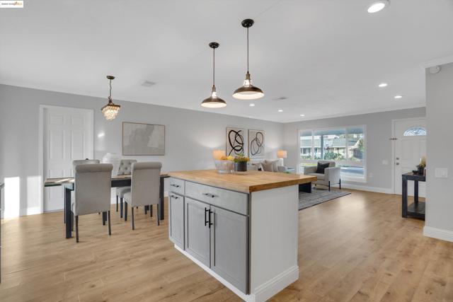 1166 Hibiscus Way, Livermore CA: https://media.crmls.org/mediaz/a9e9fc51-4797-4b2f-922e-603edfb57be7.jpg