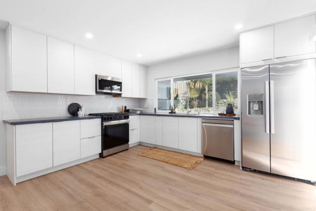 Detail Gallery Image 9 of 32 For 13517 Del Marino Ave, Poway,  CA 92064 - 3 Beds | 2 Baths