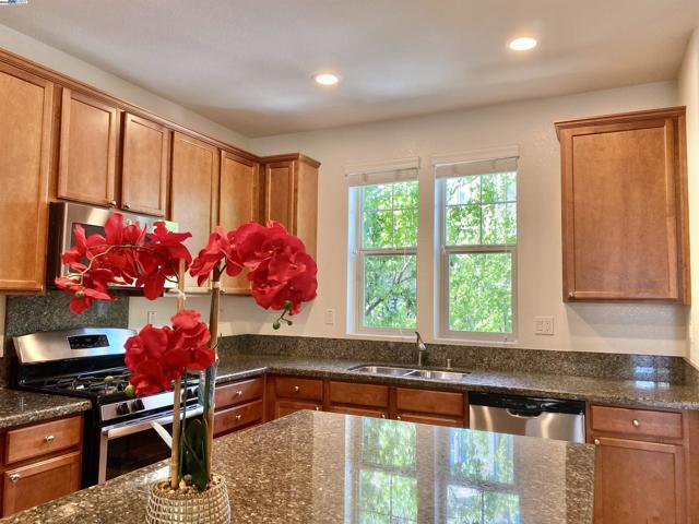 2932 Patcham Cmn, Livermore CA: https://media.crmls.org/mediaz/a9eae2b1-70c7-4c5d-9e22-74c56e0e5122.jpg