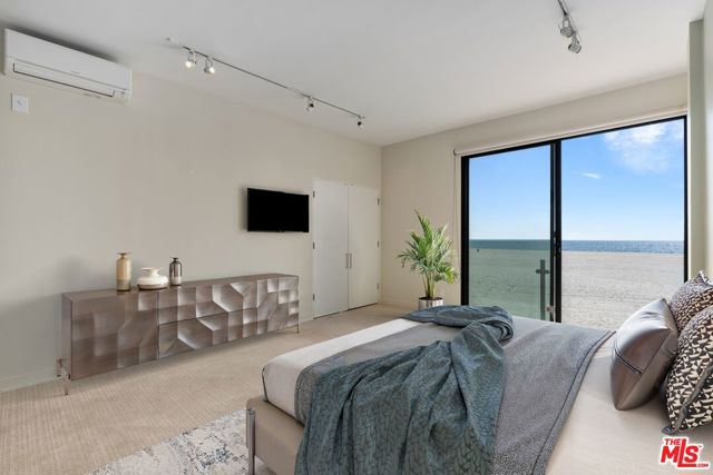 1 Northstar Street, Marina del Rey CA: https://media.crmls.org/mediaz/a9eb8e36-9d66-4be0-b46f-3b4fdce01742.jpg