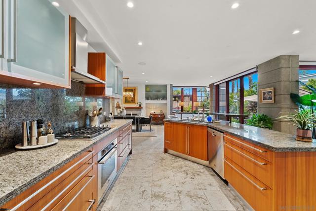 257 Playa Del Sur, La Jolla CA: https://media.crmls.org/mediaz/a9eb8fe1-eea0-4d81-8c56-006cdf630155.jpg