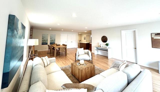 651 Spruce Street, Half Moon Bay CA: https://media.crmls.org/mediaz/a9eb9856-7314-42c6-b503-6332827c8c73.jpg