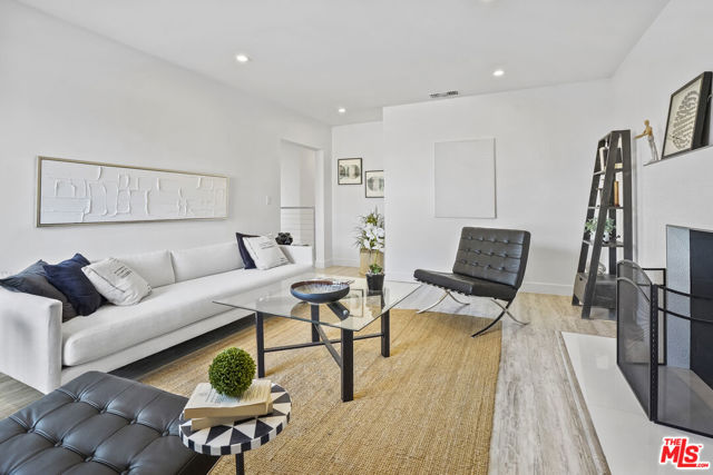 5549 Onacrest Drive, Los Angeles CA: https://media.crmls.org/mediaz/a9ec227e-3c2b-4fc6-913d-880db705673e.jpg