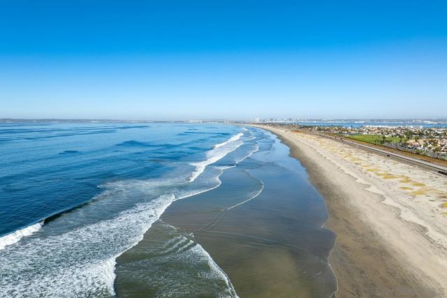 85 Catspaw Cpe, Coronado CA: https://media.crmls.org/mediaz/a9ec78cd-0da2-474c-94cf-d4fcf984e6a8.jpg