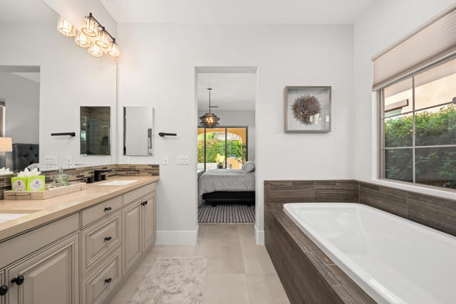 80450 Platinum Way, La Quinta CA: https://media.crmls.org/mediaz/a9ed5684-c3bd-4667-a85f-e4baafe7a261.jpg