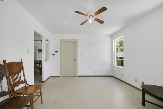 75 Kilkare Rd, Sunol CA: https://media.crmls.org/mediaz/a9ee5963-2b9c-4456-b7fd-4e9fe45ed16d.jpg