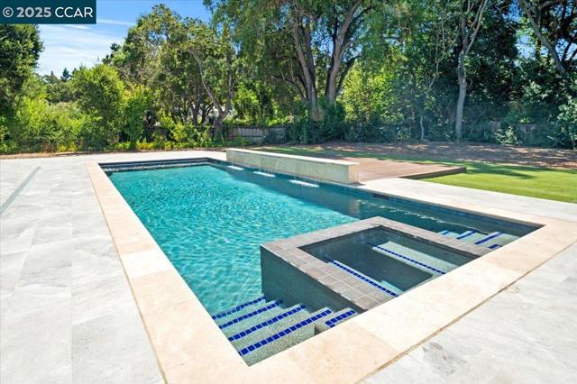 74 Middlefield Rd, Atherton CA: https://media.crmls.org/mediaz/a9ef6665-4db5-4907-9d09-94697c217dd2.jpg