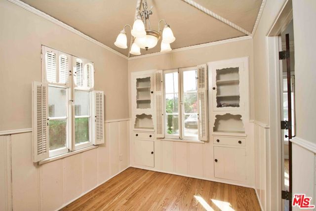 168 N DOHENY Drive, Beverly Hills CA: https://media.crmls.org/mediaz/a9f076e5-b890-4bae-911d-f6520f1f6ea6.jpg