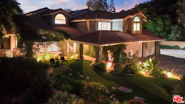 2084 Hopewell Court, Thousand Oaks CA: https://media.crmls.org/mediaz/a9f09c97-75c0-49cd-8e41-3106314e35e2.jpg