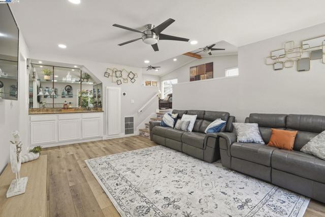 3104 sombrero circle, San Ramon CA: https://media.crmls.org/mediaz/a9f0b78e-63d1-446b-8374-ebe61d7897bc.jpg
