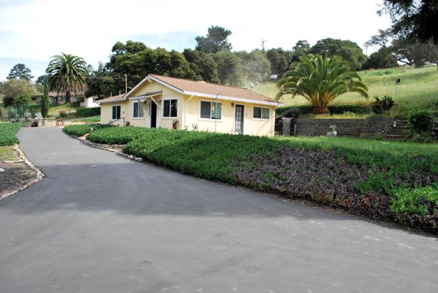 9194 Coker Road, Salinas CA: https://media.crmls.org/mediaz/a9f0f3fb-6e9e-499a-a1f7-ed2bd1386be1.jpg