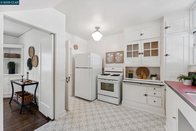 Image 12 of 48 For 2450 Hillside Ave