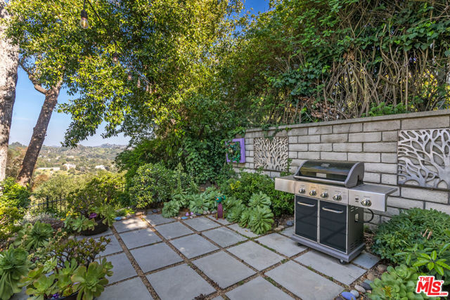 2870 Angelo Drive, Los Angeles CA: https://media.crmls.org/mediaz/a9f1e1a0-2ed2-444c-a13e-8e4a522c429c.jpg