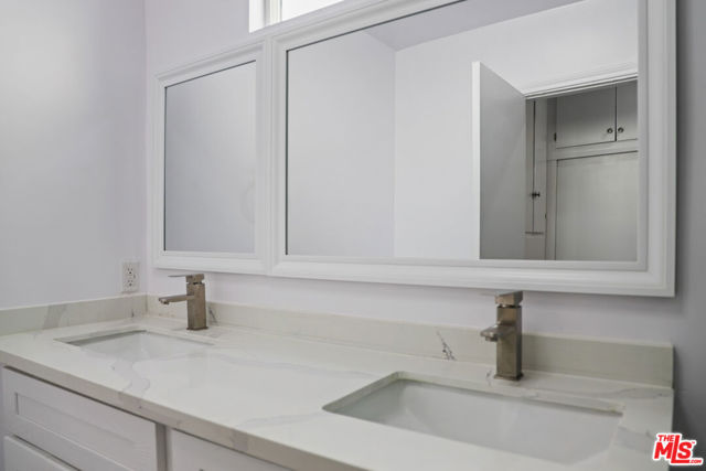 11860 Chandler Boulevard, Valley Village CA: https://media.crmls.org/mediaz/a9f20658-4cd9-4372-a3a0-9c86753ae312.jpg