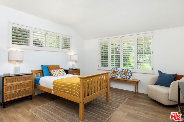 1215 Linda Ridge Lane, Pasadena CA: https://media.crmls.org/mediaz/a9f35051-bc96-416e-95fc-4b7727006f15.jpg