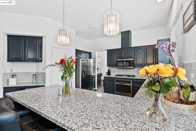 2105 Bedrock Way, Antioch CA: https://media.crmls.org/mediaz/a9f35a8c-61e9-42d0-b1bf-b5d70504ea7c.jpg