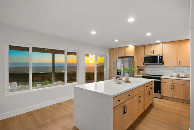 8396 High Winds, San Diego CA: https://media.crmls.org/mediaz/a9f361c2-601e-462d-b91b-a4ca71e590d8.jpg