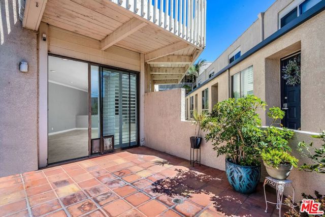 7301 Vista Del Mar, Playa del Rey CA: https://media.crmls.org/mediaz/a9f431b4-baa8-4305-8db1-90ac0e937edf.jpg