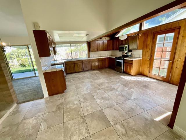 Detail Gallery Image 17 of 49 For 3128 Governor Dr, San Diego,  CA 92122 - 4 Beds | 2 Baths