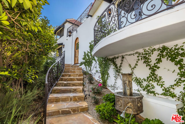 8149 Mannix Drive, Los Angeles CA: https://media.crmls.org/mediaz/a9f48718-f92f-4b91-915b-f6cc8c06f1a6.jpg